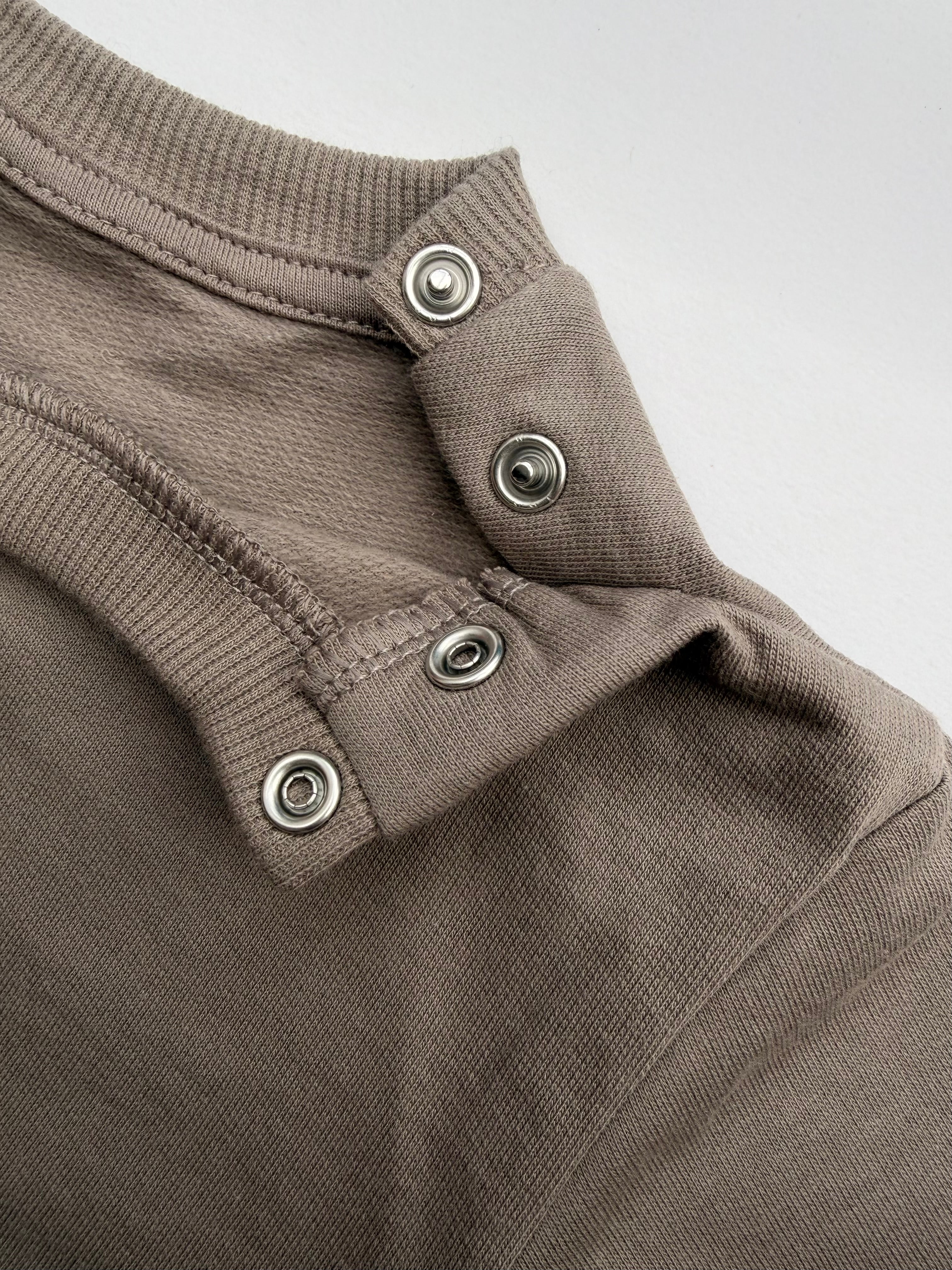 Onze unieke Trui (Clay met eigen keus borduursel)