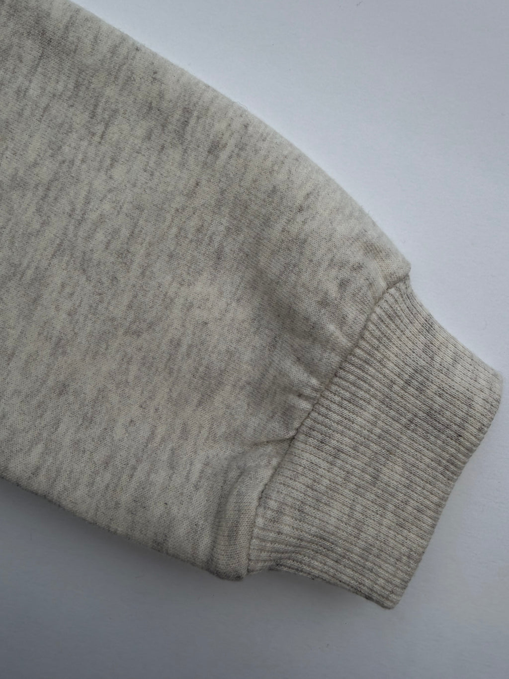 Onze unieke Trui (Mist met eigen keus borduursel)