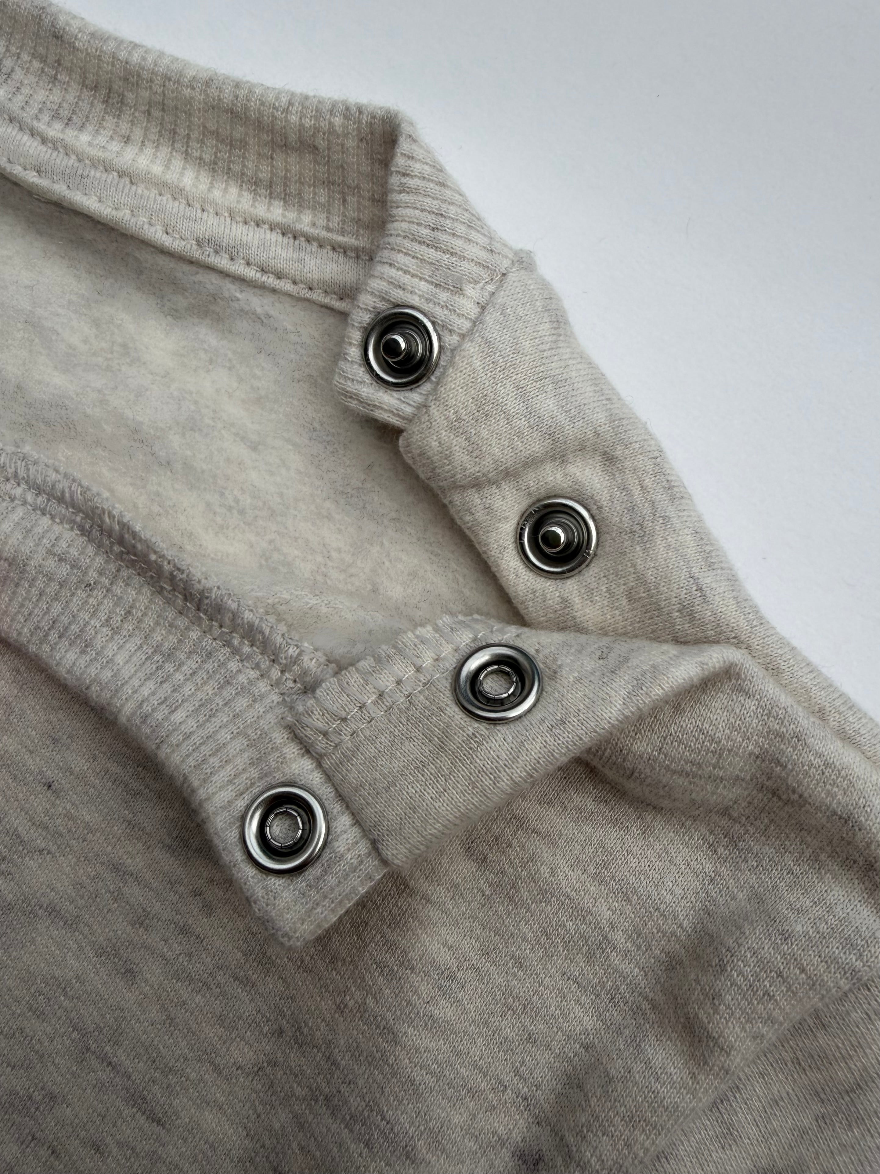 Onze unieke Trui (Mist met eigen keus borduursel)