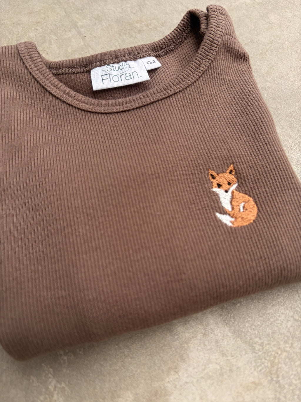 Onze unieke meegroeiromper (Walnoot met vos)