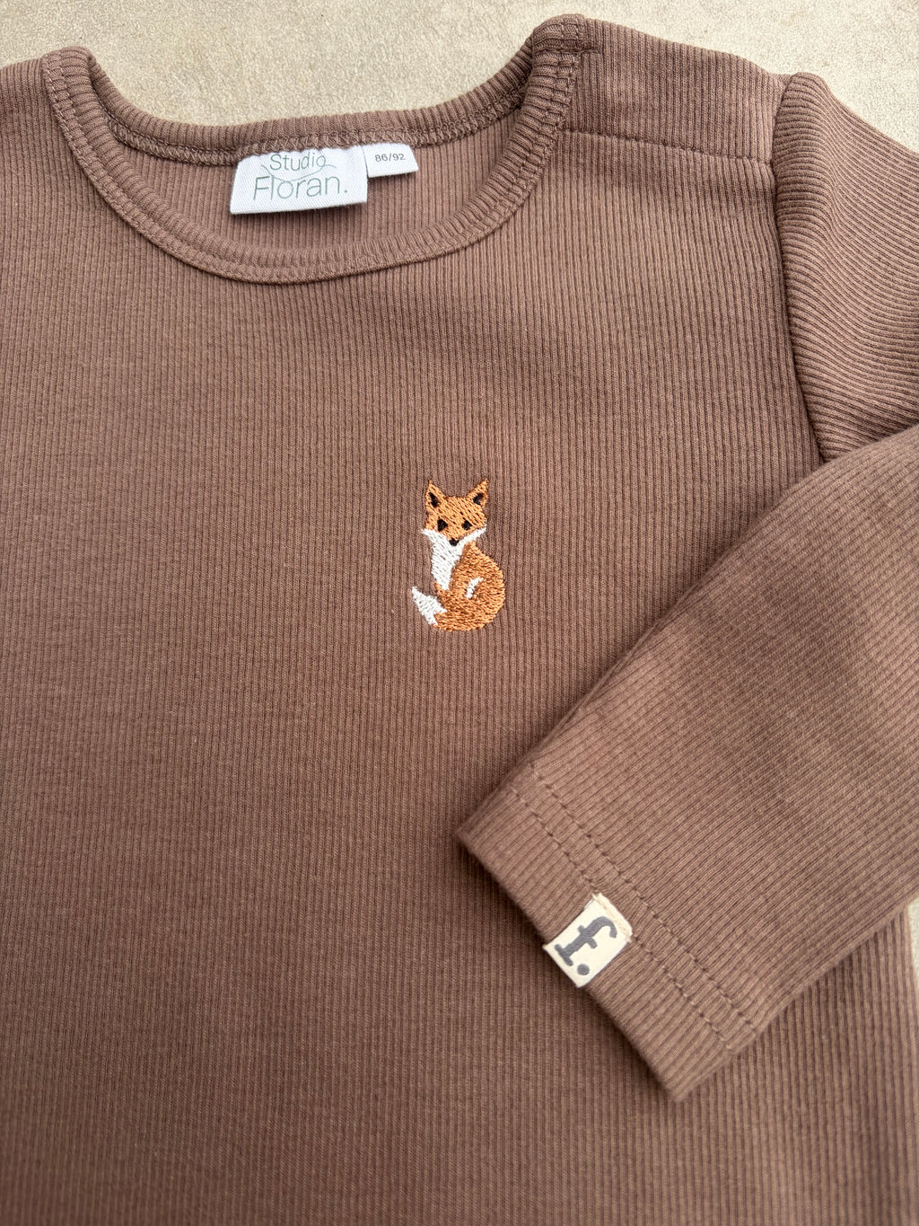 Onze unieke meegroeiromper (Walnoot met vos)