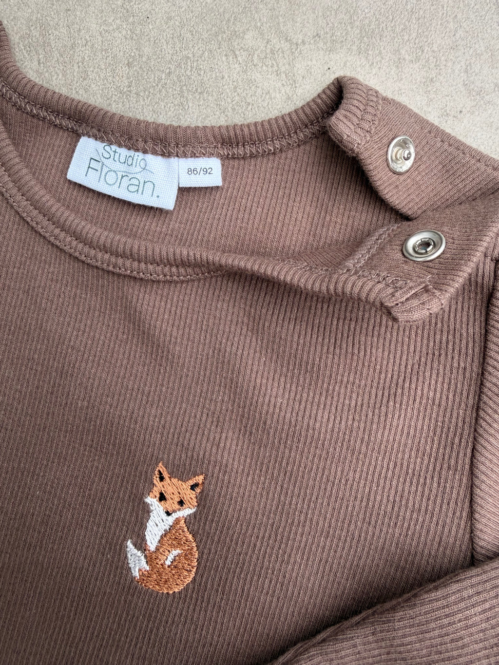 Onze unieke meegroeiromper (Walnoot met vos)