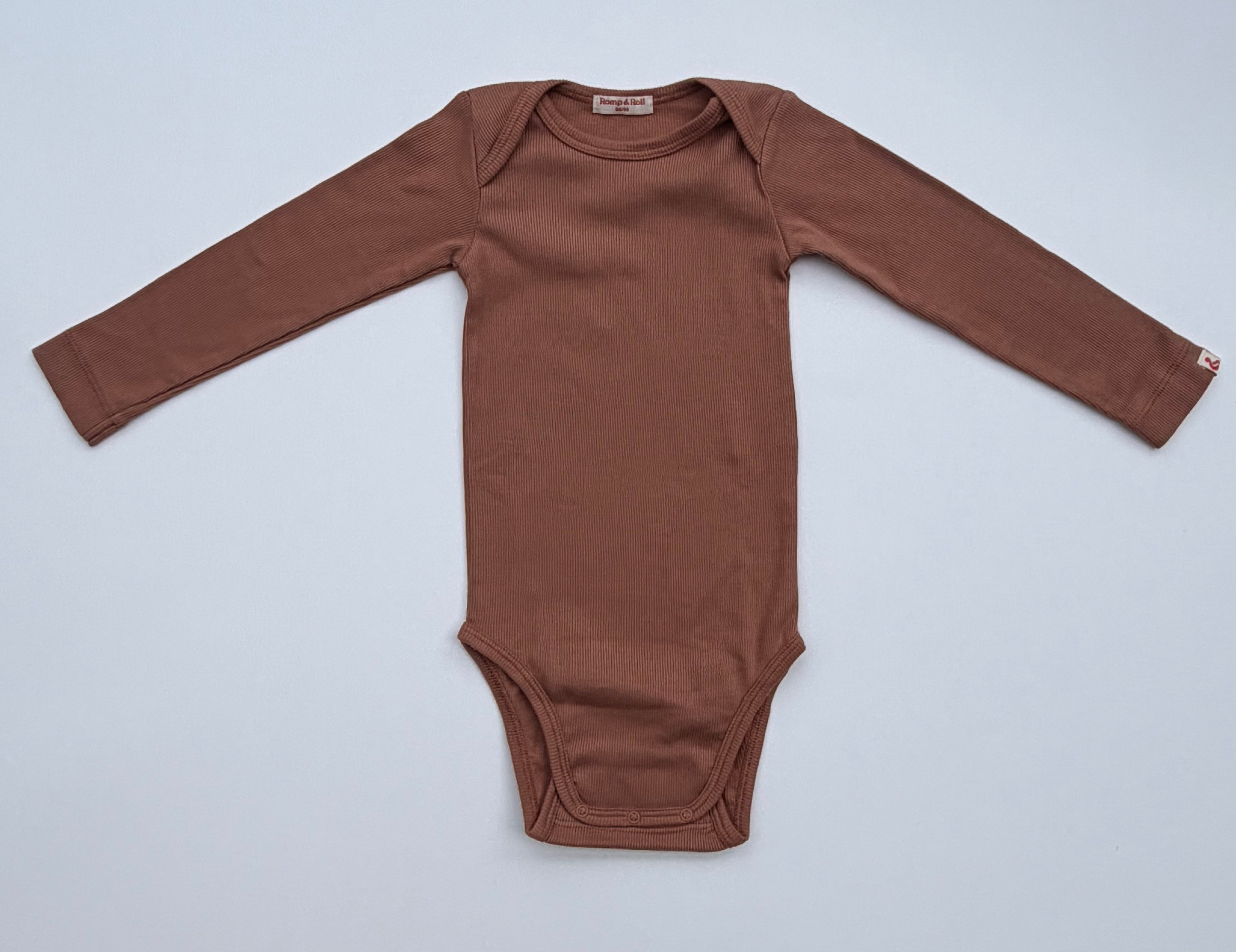 Romp&Roll meegroeiromper (Terra (lange mouw) met eigen keus borduursel)