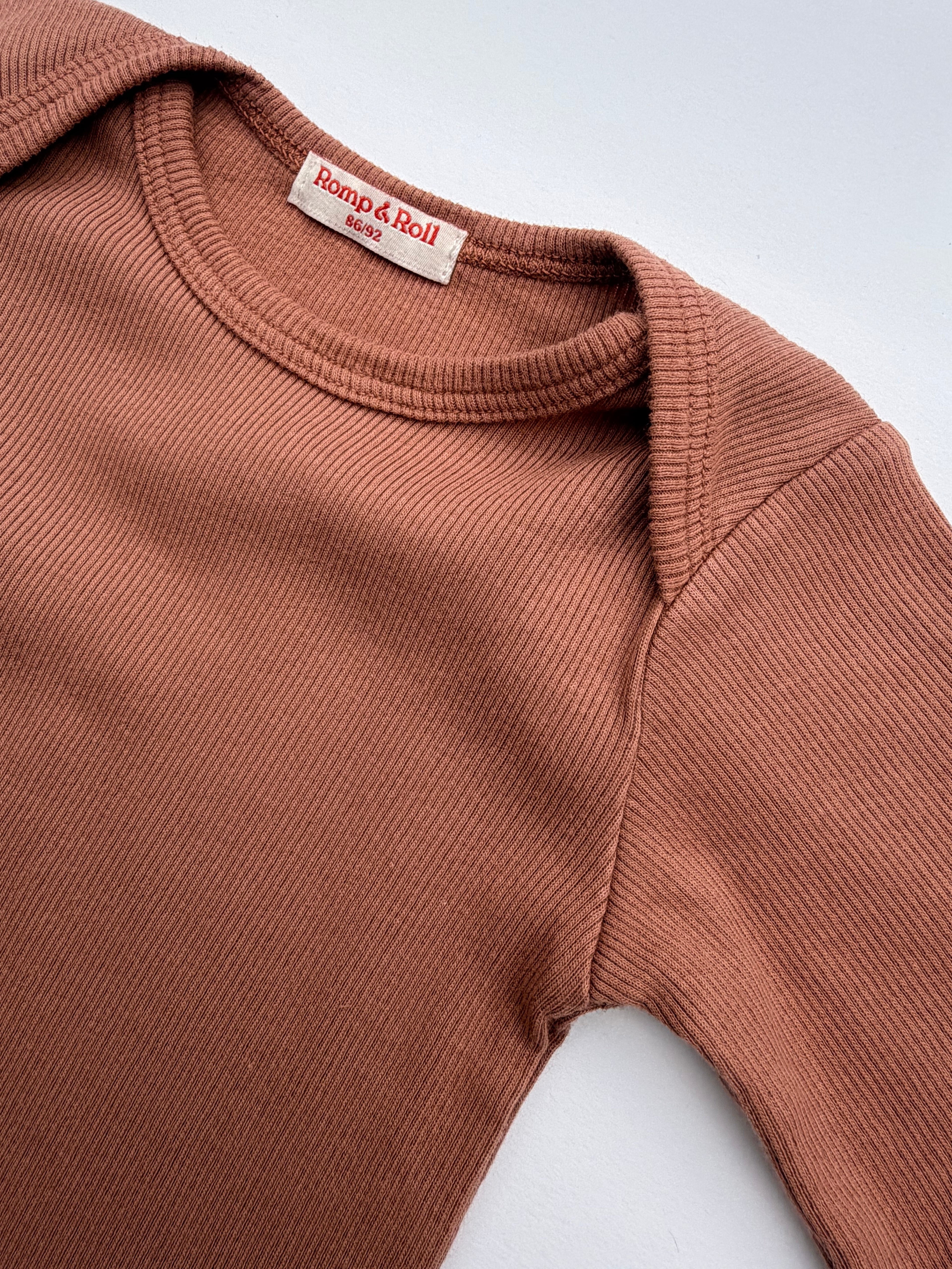 Romp&Roll meegroeiromper (Terra (lange mouw) met eigen keus borduursel)