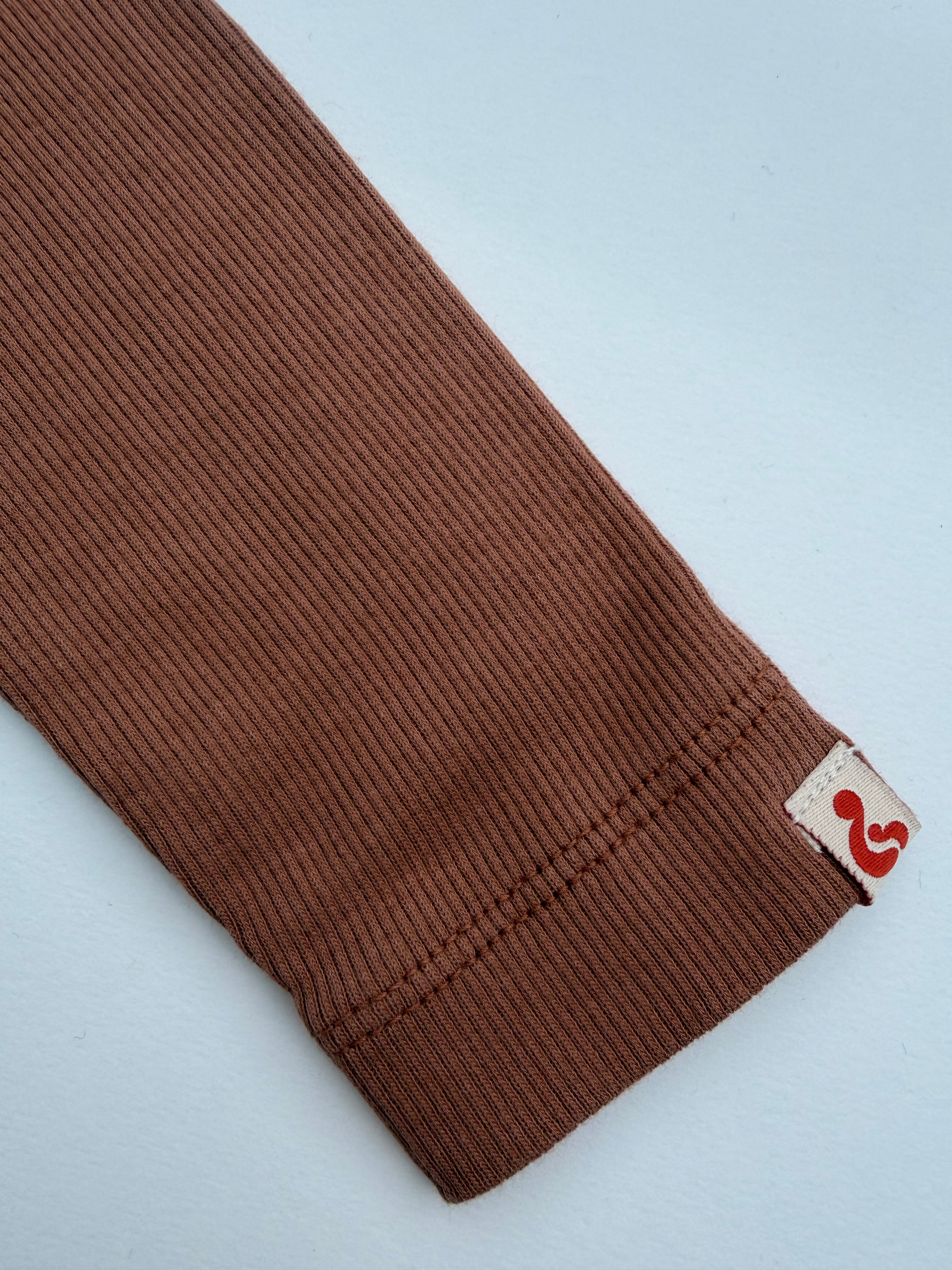 Romp&Roll meegroeiromper (Terra (lange mouw) met eigen keus borduursel)