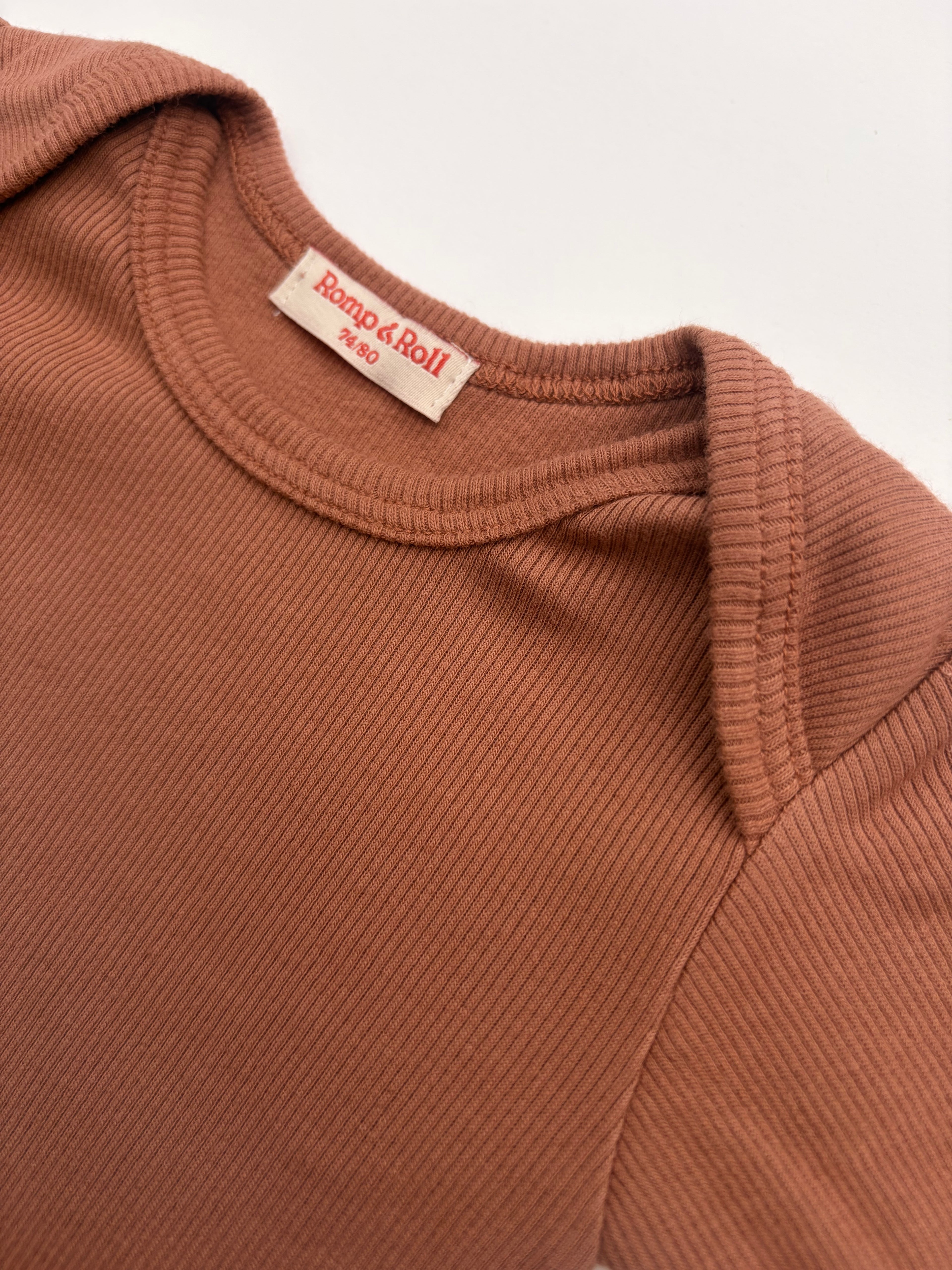 Romp&Roll meegroeiromper (Terra (korte mouw) met eigen keus borduursel)