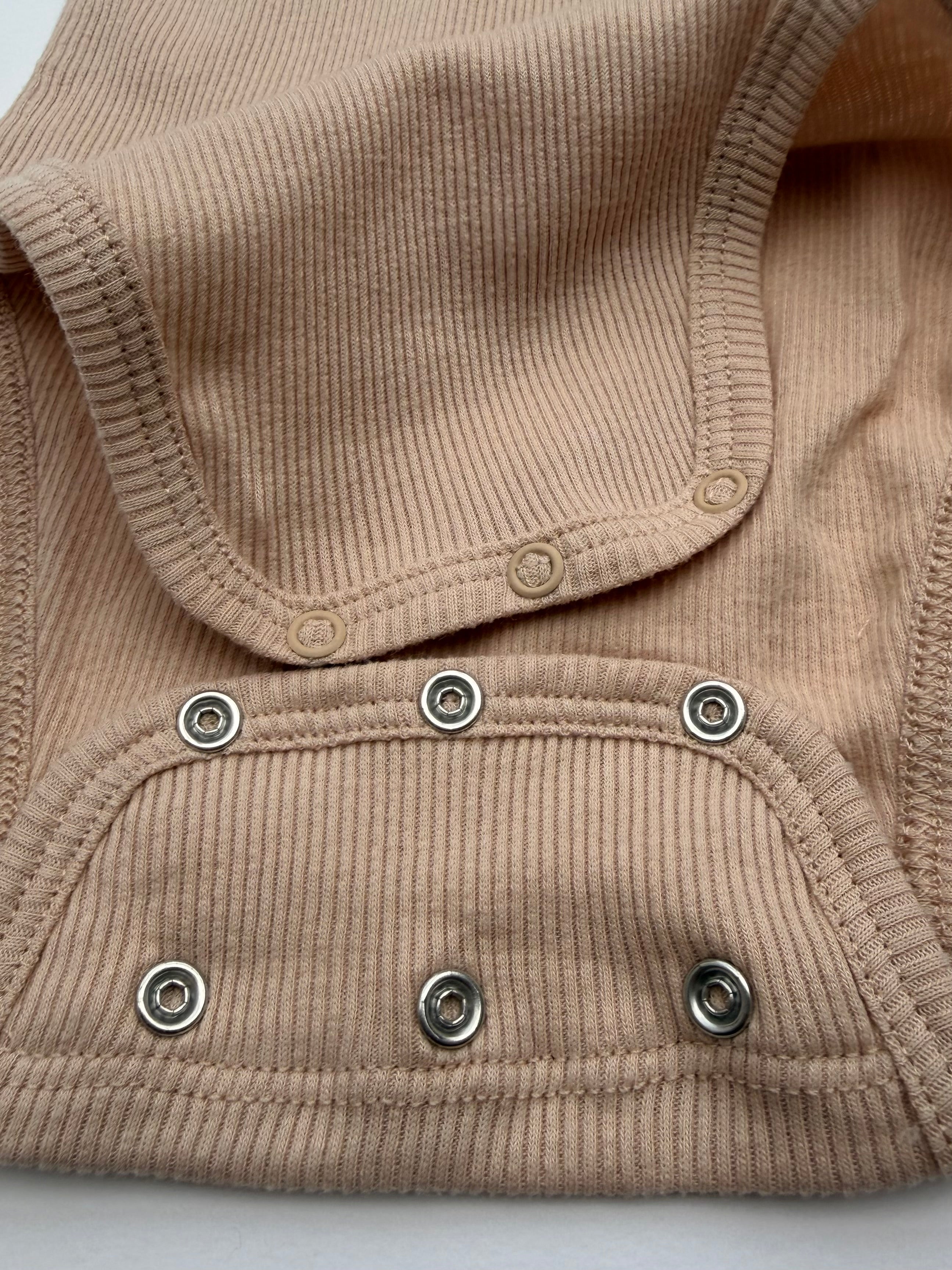 Romp&Roll meegroeiromper (Dunes (korte mouw) met eigen keus borduursel)