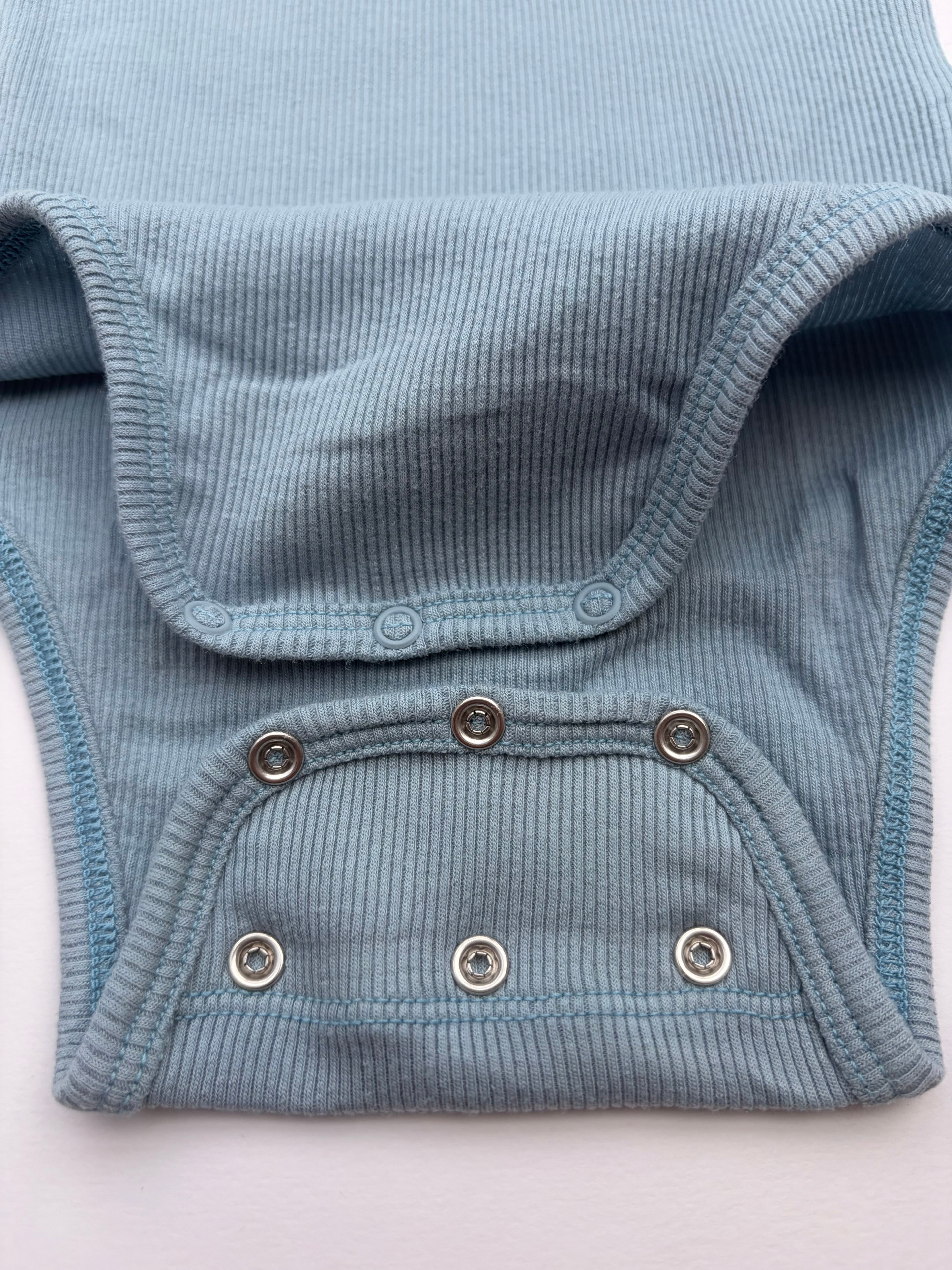 Romp&Roll meegroeiromper (Breeze (lange mouw) met eigen keus borduursel)